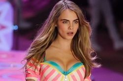 Siêu mẫu Cara Delevingne kiếm gần 135 triệu USD