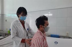 Đà Nẵng: Nội soi gắp đinh sắt dài 3cm trong phế quản bệnh nhân