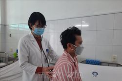 Gắp đinh sắt dài 3 cm trong phế quản bệnh nhân