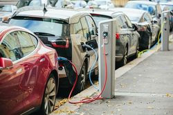 EU sẽ siết chặt việc kiểm định khí thải đối với dòng xe lai điện