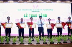 Trao tặng phần thưởng cao quý của Nhà nước cho 4 tập thể, 34 cá nhân đạt thành tích xuất sắc