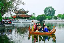 Khai thác nguồn tài nguyên di sản văn hóa để phát triển du lịch