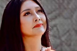 Quãng đời cay nghiệt, bị miệt thị vì bỏ chồng của nữ danh ca nức tiếng