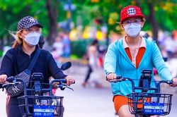 Bạn trẻ tìm năng lượng mới bằng xe đạp quanh thành phố
