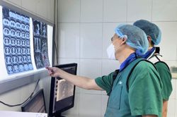 Đang cách ly tại nhà, F0 đột ngột ho ra máu ồ ạt