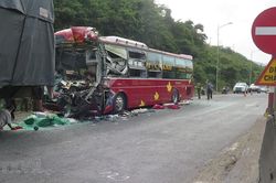 Phú Yên: Xe đầu kéo va chạm xe khách làm 1 người tử vong