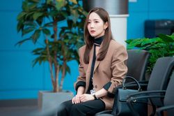 Soi style công sở đẹp xịn phát hờn của 'nữ hoàng dao kéo' xứ Hàn Park Min Young trong phim mới
