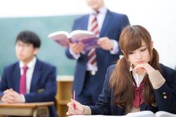 Nhật Bản: Lần đầu tiên tỷ lệ thí sinh nữ đậu vào trường y cao hơn nam