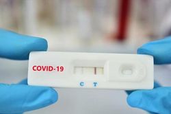 'Hạ nhiệt' cơn sốt giá test nhanh COVID-19: Chỉ Bộ Y tế thôi không đủ!