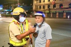 Người vi phạm phân bua chỉ uống 2 lon bia vẫn bị lập biên bản