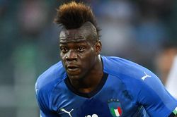 Balotelli: 'Trình của tôi ngang Messi và Ronaldo'