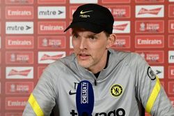 Chelsea: Tuchel nổi cáu, đập bàn khi được hỏi về Abramovich