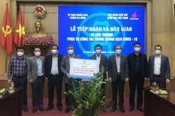 Hà Nội: Tiếp nhận, bàn giao xe cứu thương phục vụ phòng chống dịch Covid-19