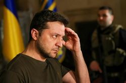 Quân Nga áp sát Kiev, Tổng thống Zelensky điện sang Mỹ, khẳng định Ukraine là 'trái tim châu Âu'