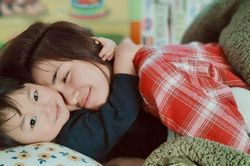 Hòa Minzy hạnh phúc gặp lại con trai sau nhiều ngày xa cách