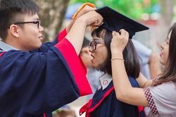 Chính khách Singapore đề nghị bằng đại học phải có 'hạn sử dụng' 5 năm, dân mạng hoảng hốt