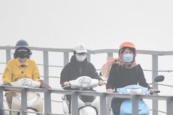 Hà Nội mờ mịt khi chất lượng không khí ở nhóm kém nhất thế giới