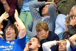 Fan Chelsea đau lòng khi Abramovich bán CLB