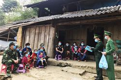 Thắm tình quân dân nơi biên giới Pha Long