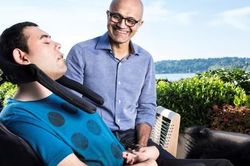 Hành trình trở thành người cha của con trai bại não của CEO Microsoft khiến trái tim của bất cứ ông bố bà mẹ nào cũng run lên vì xúc động