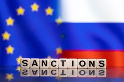 Phương Tây trừng phạt Nga, đồng USD mất quyền thống trị, ai sẽ ném 'phao cứu sinh' cho Moscow?