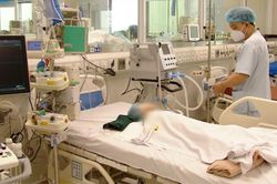 Số trẻ nhập viện vì COVID-19 tăng mạnh