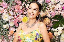 Diễm My 60 tuổi vẫn trẻ đẹp