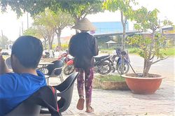 Cô ruột khai lý do đánh đập bé gái bán vé số dạo