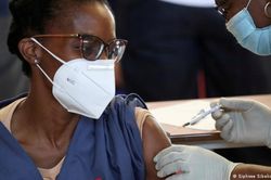 Nam Phi sắp phải tiêu hủy 100.000 liều vaccine Pfizer vì tiêm chủng chậm