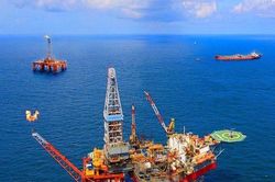 Cổ phiếu dầu khí giảm mạnh, chứng khoán đi ngang phiên cuối tuần