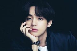 Nét tự nhiên trên gương mặt tỷ lệ vàng của V BTS, tại sao không thể 'copy'?