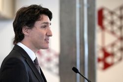 Giữa xung đột Nga-Ukraine, Thủ tướng Canada và Phó Tổng thống Mỹ lần lượt sang châu Âu