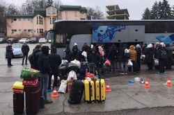 Hộ tống người Việt lánh nạn từ Ukraine sang Romania với 'chiếc thẻ bài' Ngài Đại sứ