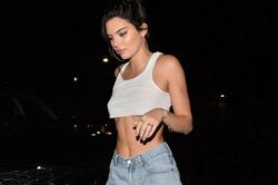 Sự chú ý của ta lỡ va vào Kendall Jenner khi nàng diện quần jeans: Đỉnh số 2 thì không ai số 1