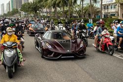 Người dân Đà Nẵng đổ xô đi xem Koenigsegg Regera