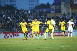 Văn Đức lập siêu phẩm, SLNA khiến HAGL thua trận đầu tiên tại V-League 2022