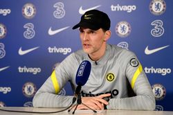 Vùi dập đội nhóm cuối, HLV Chelsea tự tin tuyên bố 'không bận tâm việc đổi chủ'