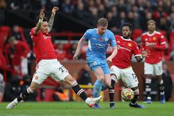 Man City vs MU: Quỷ đầu hàng