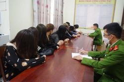 11 nam nữ thuê nhà hàng tụ tập 'phê' ma túy ở Hà Tĩnh