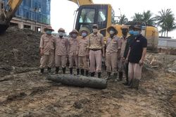 Phát hiện quả bom hơn 2 tạ trong lúc đào móng nhà ở gần chợ Đồng Hới