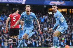 ĐIỂM NHẤN Man City 4-1 MU: Siêu nhân De Bruyne hất văng MU khỏi Top 4