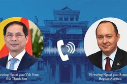 Đề nghị Romania tiếp tục hỗ trợ người Việt từ Ukraine sang lánh nạn