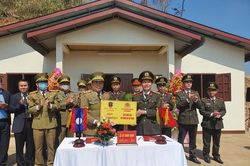 Khánh thành trụ sở làm việc tặng Công an bản Đen Sa Vẳn