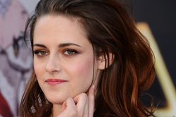 Kristen Stewart: 'Tôi choáng váng khi nhận đề cử Oscar'