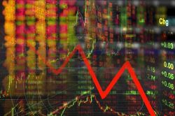 Bán mạnh cuối phiên, VN-Index lùi sát mốc 1.470 điểm