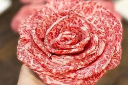 Độc đáo bông hoa hồng làm từ thịt giá gần 1 triệu đồng tặng vợ ngày 8/3