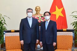 Bộ trưởng Ngoại giao Bùi Thanh Sơn tiếp Đại sứ Iran Ali Akbar Nazari