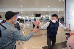 Người Việt về từ Ukraine: Hành trang nhiều người chỉ vài bộ quần áo