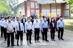 Đoàn công tác Báo Nhân Dân thăm Khu di tích Quốc gia đặc biệt Kim Bình