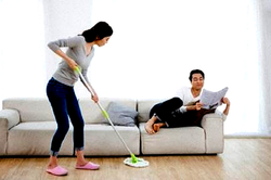 Đừng tặng hoa 8/3 rồi hôm sau lại bắt vợ làm osin cho cả nhà